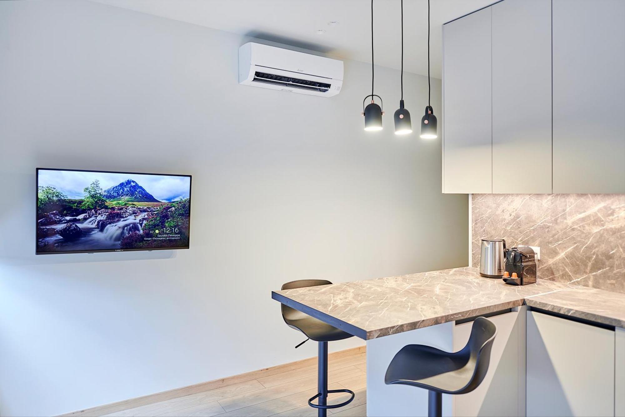 City-Center Apartment In Vibrant Monastiraki, Athen Eksteriør bilde